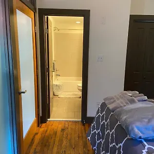 Charming 2 Bedroom Near Vcu Apartment