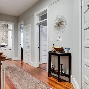 E2 Centrally Located In Carytown Fully Fenced Apartment